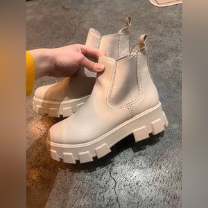 Circus Platform Boot